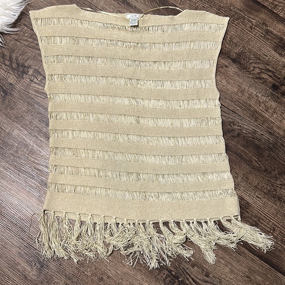 Beige sleeveless Top splits on the side - Picture 2 of 4